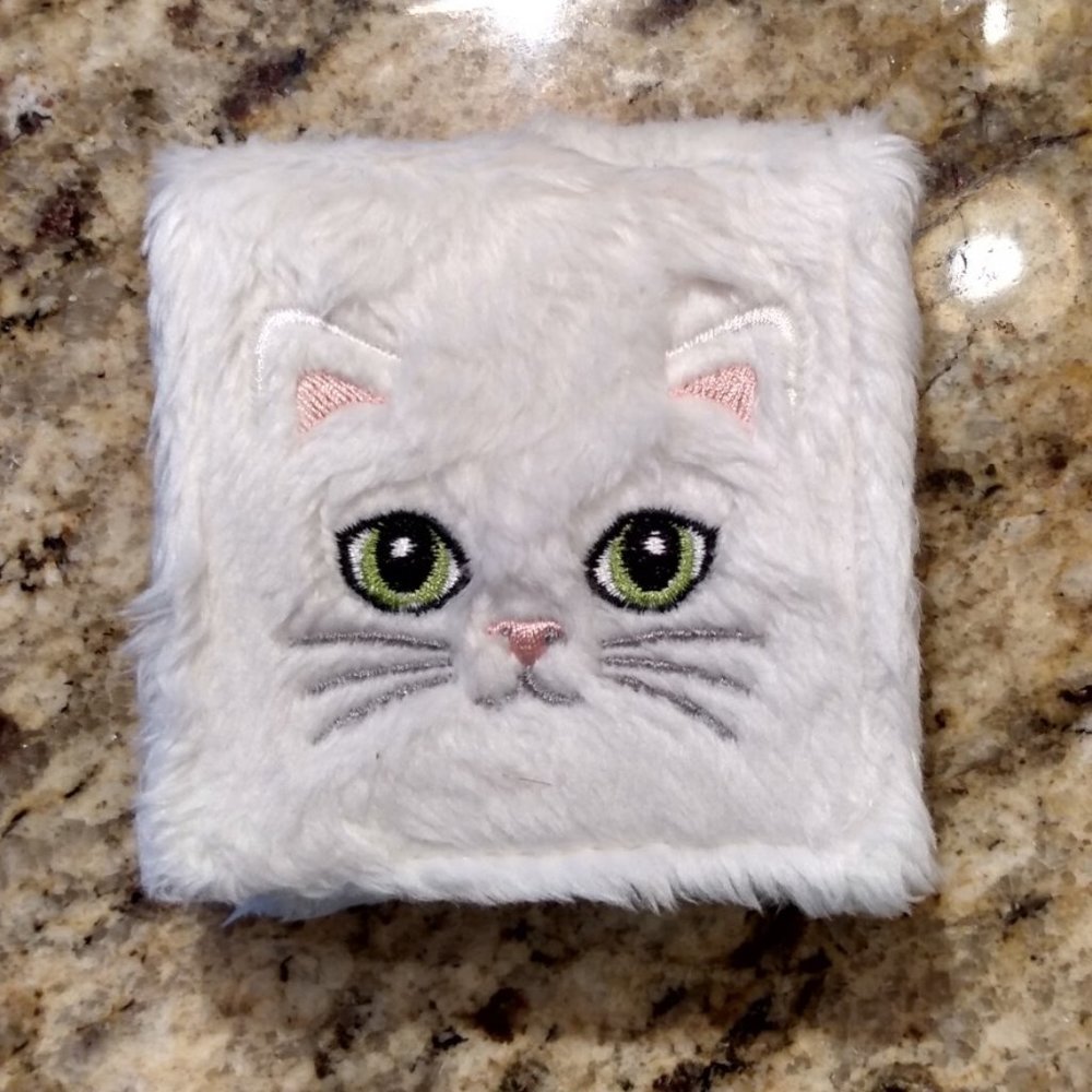 Paul & Joe Beaute Refillable Furry Compact White Cat + Eye Color Duo 01